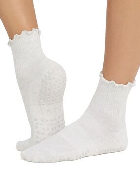 Tavi Aria Grip Socks Quarter Crew - Ash Light Heather Grey Ruffle Size Small